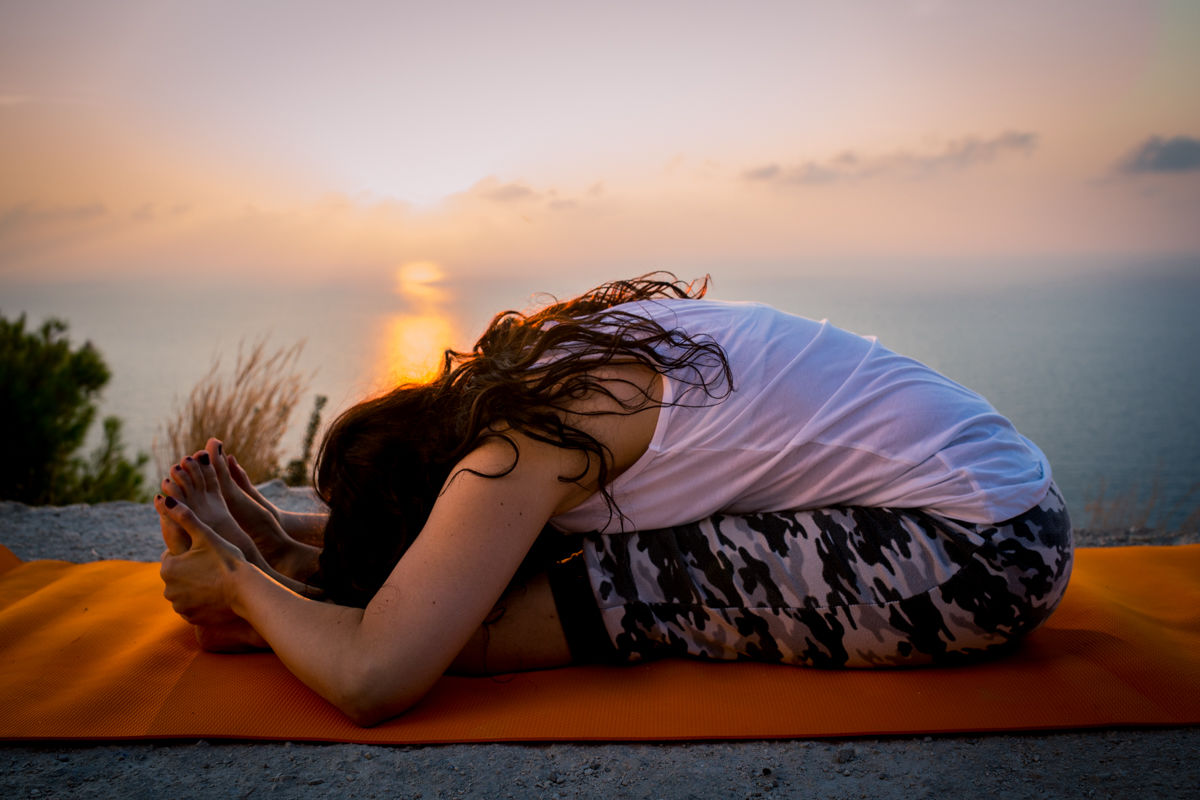 Хатха йога с Плами от 12:00 ч