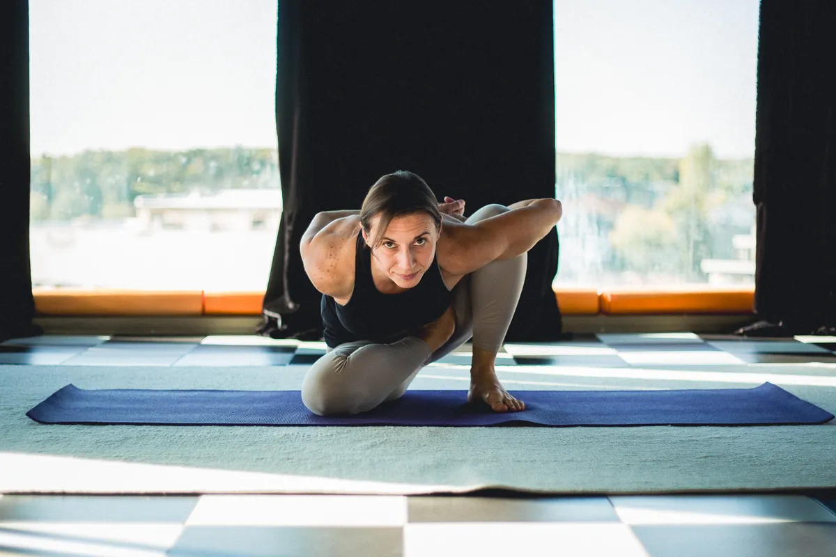 Ащанга йога с Деси от 18:00 ч. (НОВО)