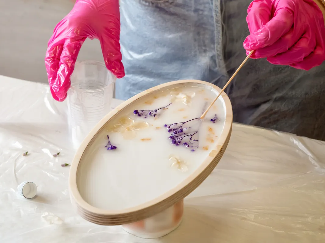 Make & Mingle: A Taste of Resin