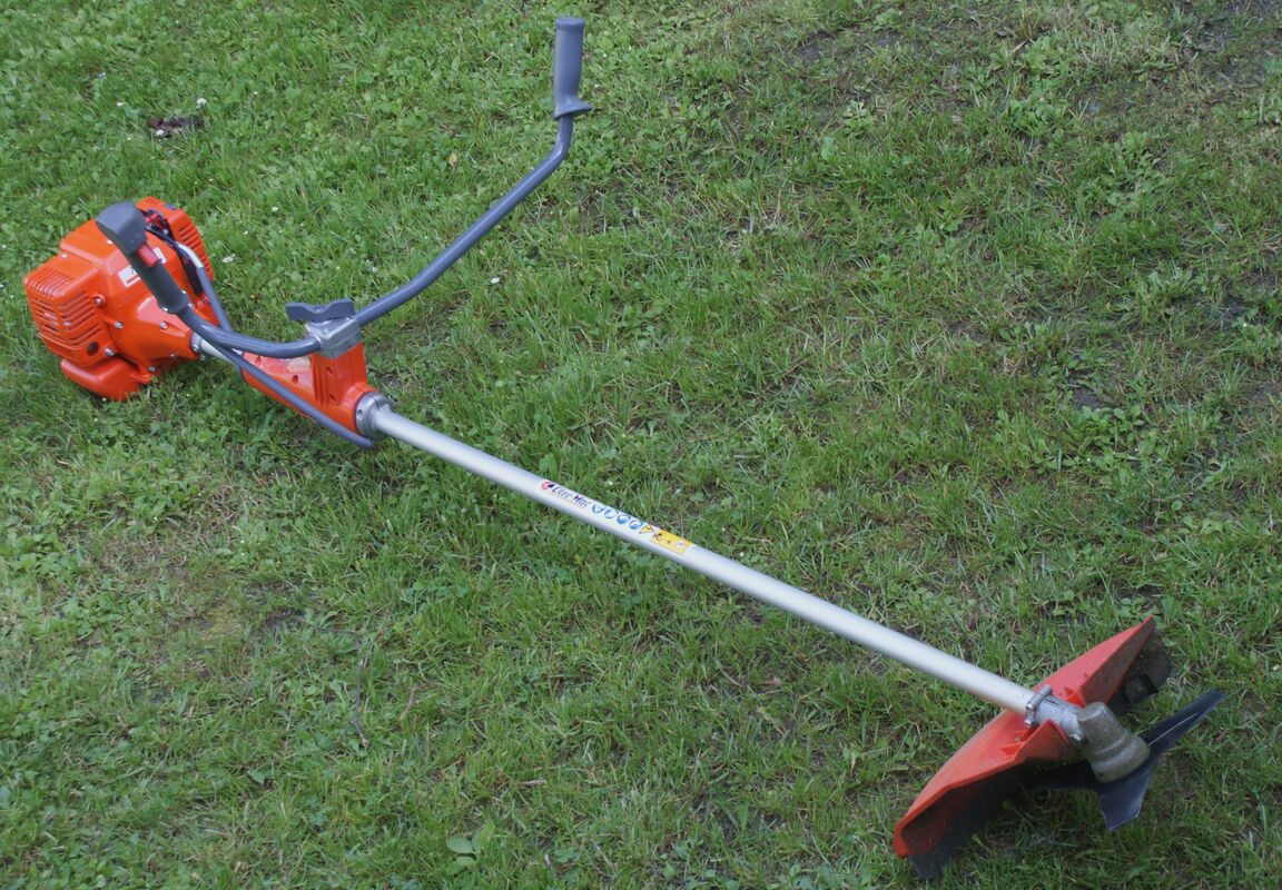 BRUSHCUTTERS AND STRIMMERS SAFE USE AND OPERATION