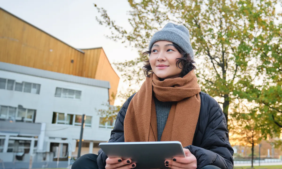 SAM25 Housing & visa panel