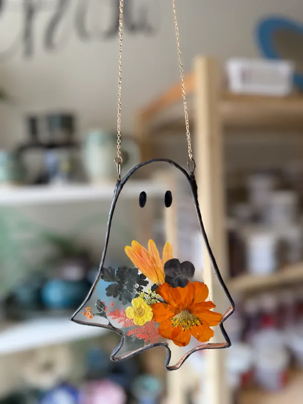 Beginner Stained Glass with Pressed Flowers class