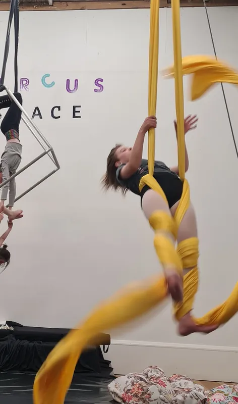 SUNDAYS 1.30 - 2.30pm   (Acro & Aerial Silks) 6 - 8 years