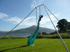 THURSDAYS 6.15 - 7.30pm   (Aerial Fabric / Tissu) ADULTS & TEENS 13+