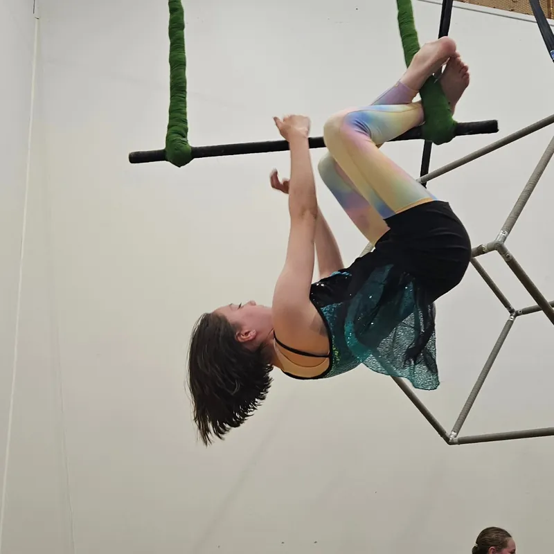 TUESDAYS (3.30 - 4.30pm) TRAPEZE (7 - 12 yrs)