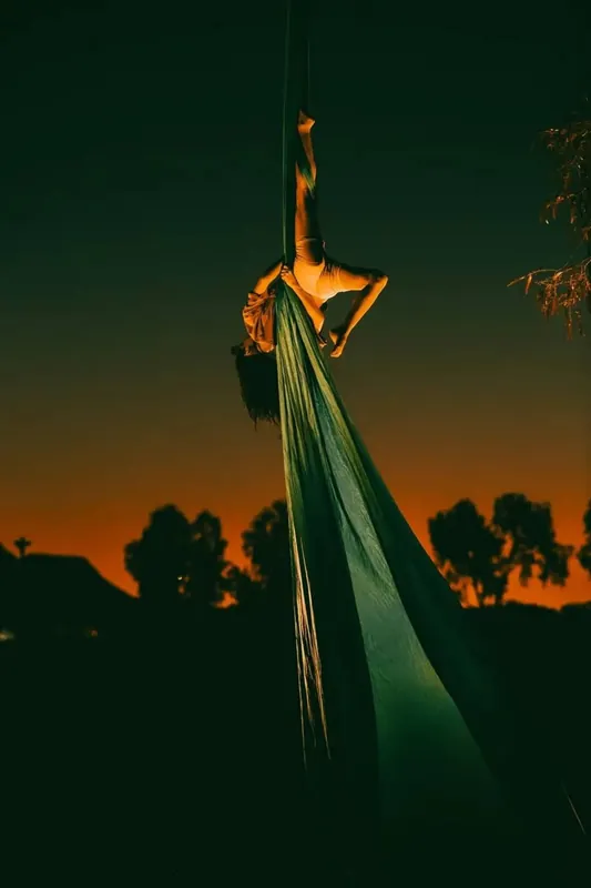 ADULTS: THURSDAYS (5.45pm)   Beginner Aerial Silks