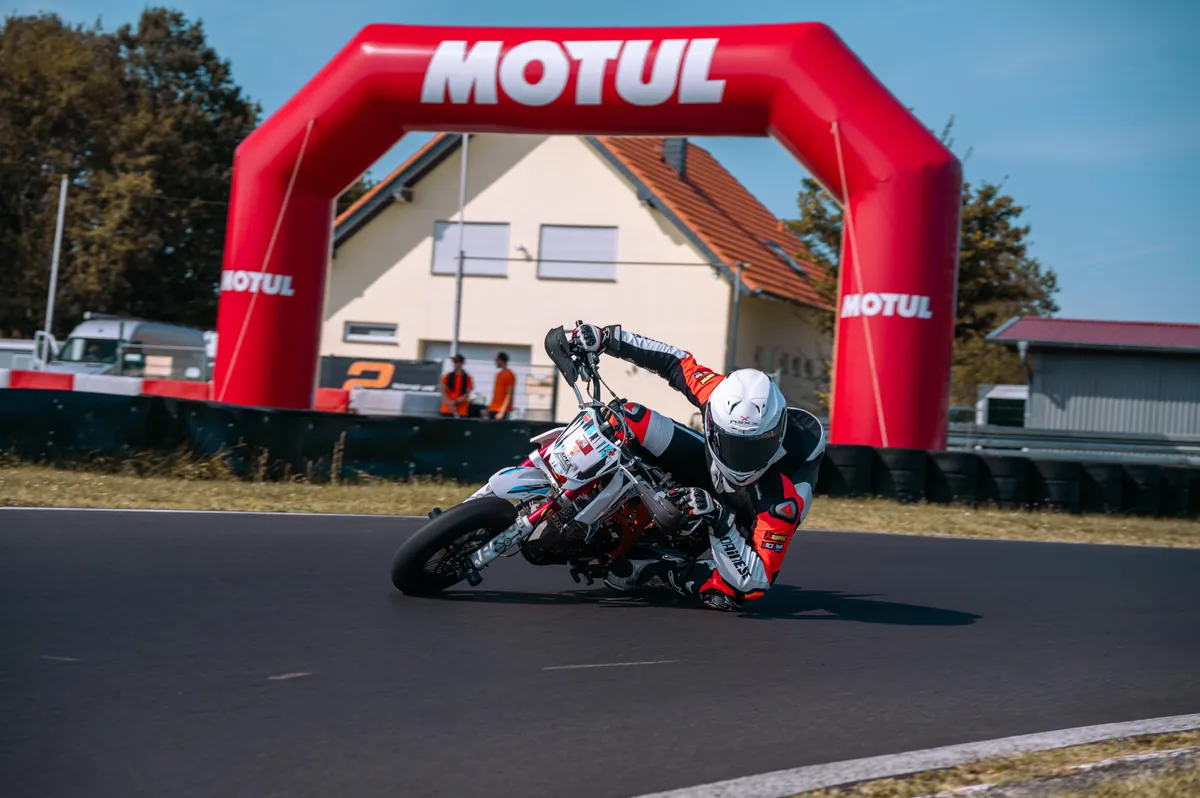 Pitbike | Minibike | Supermoto | Scooter | Sportbikes(siehe Info) - Training auf dem Vogelsbergring mit eigenen Bikes und Leih-Pitbikes