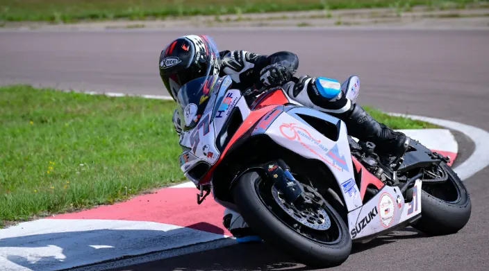 Rennstreckentraining mit Hardwaldracing auf dem Circuit de Chenevieres