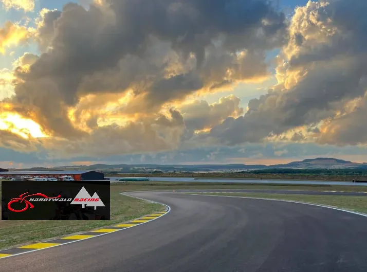 Rennstreckentraining mit Hardwaldracing auf dem Circuit de Mirecourt