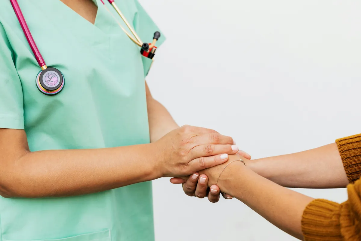 LA RELAZIONE COME LUOGO DI CURA - Teoria e pratica della comunicazione empatica medico-paziente