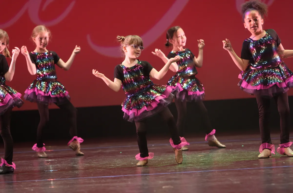 Fri 245 Hip Hop/Jazz Beginning (ages 5.5-7 | Kindergarten, 1st grade)