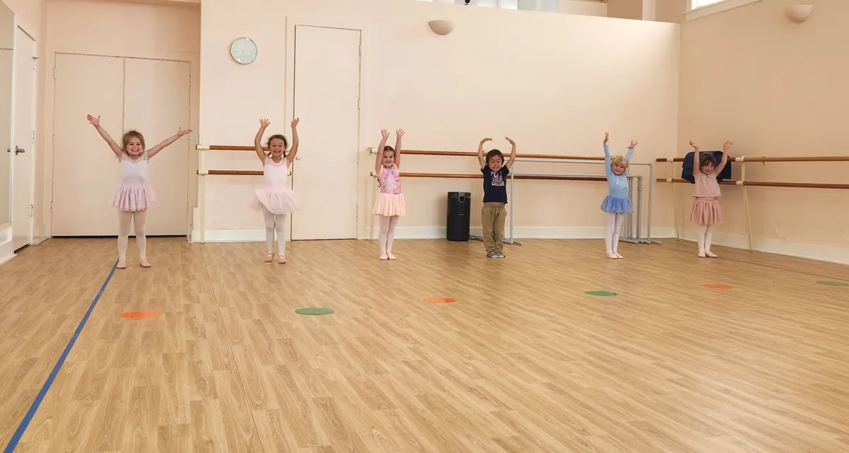 SAT 1105 Ballet/Hip Hop Basics (ages 4-5) Session A