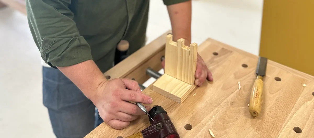 Hand Cut Joinery: Dado