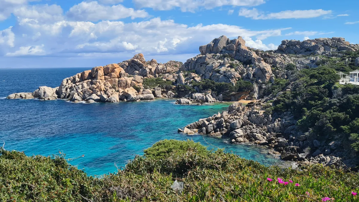 Motorradtraum Sardinien - Kurven, Küste & Genuss