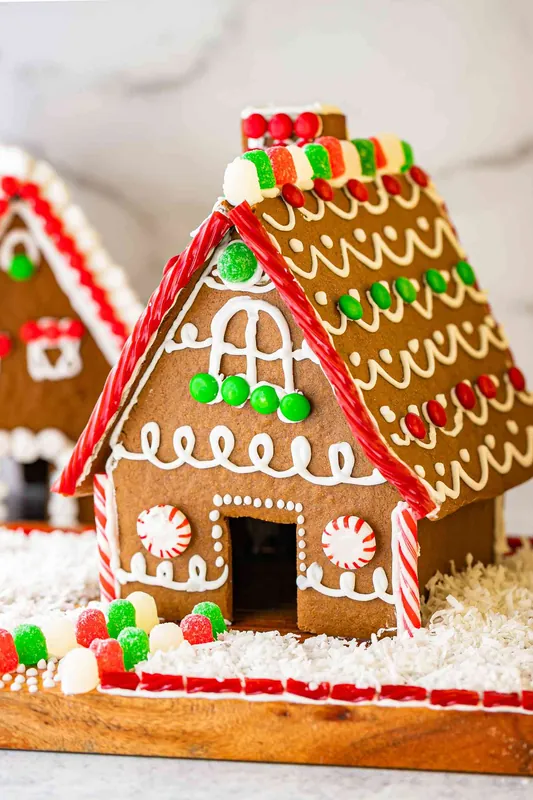 Gingerbread House Building and Drink Hot Coco