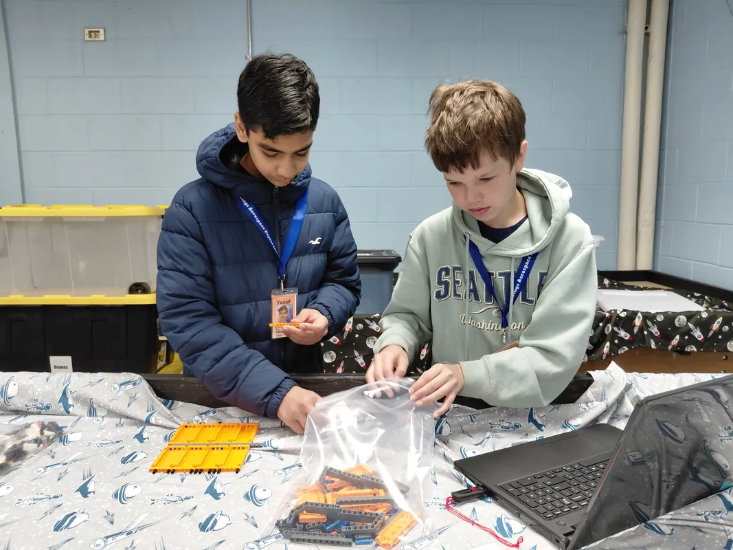 Space Mission Lab (Capacity: 12) LAB FEE: $25 Middle School