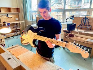 Initiation à la fabrication d'une guitare électrique (Cours intensif)