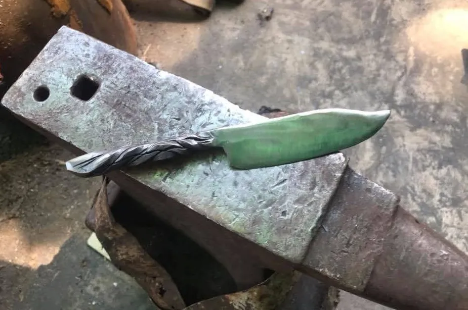 Blacksmithing - Railroad Spike Knife