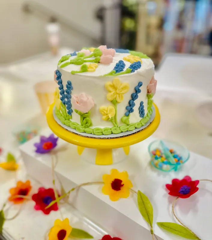 Cake Decorating: Piping & Pastels