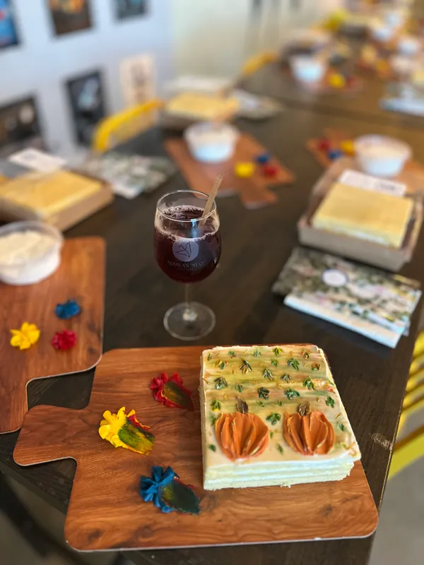 Cake & Sip: Cake Painting