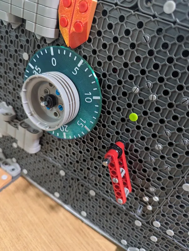 Secrets of the Dial! Engineering a working safe  (November, 3 weeks)